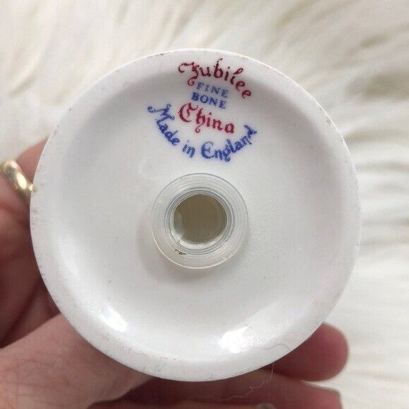 Vintage Salt and Pepper Shakers Jubilee fine bone China made in England - Picture 5 of 13